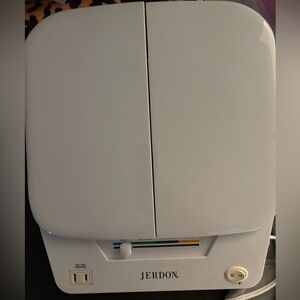 Jerdon Tri Fold Mirror with multi light setting and plug